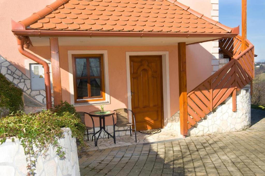 Апартаменты Planinca -Hisa Z Razgledom Smarje pri Jelsah Экстерьер фото