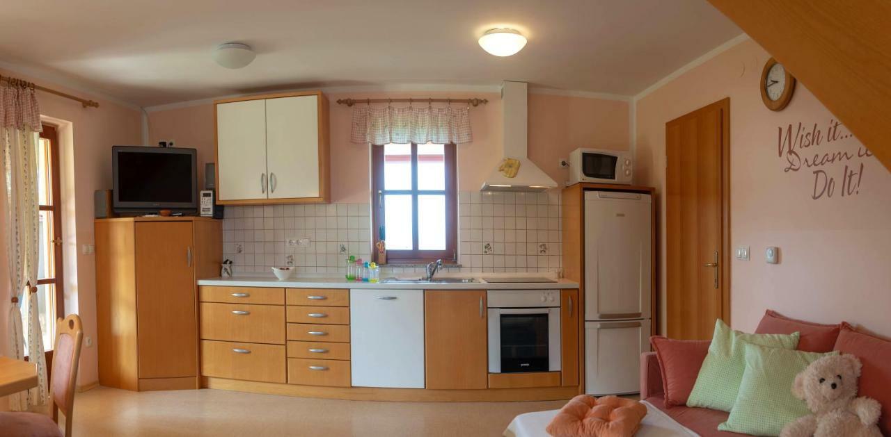 Апартаменты Planinca -Hisa Z Razgledom Smarje pri Jelsah Экстерьер фото